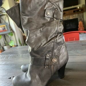 Y2K Grey boots!!!! Slight heel!!!! So cute and wonderful for multiple seasons